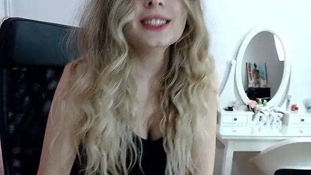 Snapshot of _sweettreat chatting on 03.13.25 sweettreat online show from 03.13.25