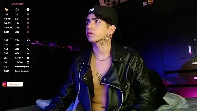 Snapshot of LyleBennett_ chatting on 12.16.24 LyleBennett online show from 12.16.24