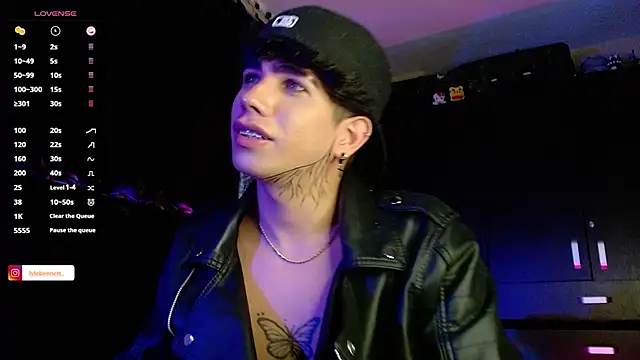 Snapshot of LyleBennett_ chatting on 12.16.24 LyleBennett online show from 12.16.24