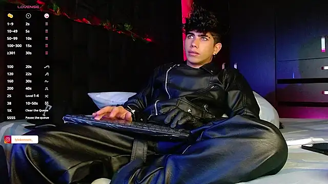 Snapshot of LyleBennett_ chatting on 12.18.24 LyleBennett online show from 12.18.24