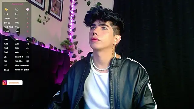 Snapshot of LyleBennett_ chatting on 01.23.25 LyleBennett online show from 01.23.25