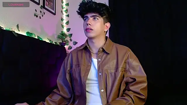 Snapshot of LyleBennett_ chatting on 01.27.25 LyleBennett online show from 01.27.25