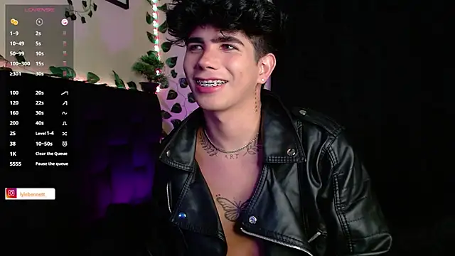 Snapshot of LyleBennett_ chatting on 01.30.25 LyleBennett online show from 01.30.25