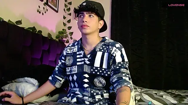 Snapshot of LyleBennett_ chatting on 02.17.25 LyleBennett online show from 02.17.25