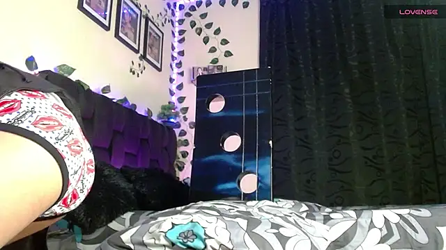 Snapshot of LyleBennett_ chatting on 02.21.25 LyleBennett online show from 02.21.25