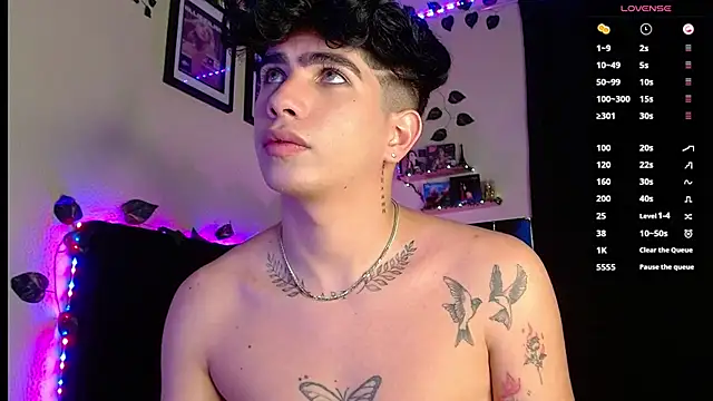 Snapshot of LyleBennett_ chatting on 02.22.25 LyleBennett online show from 02.22.25