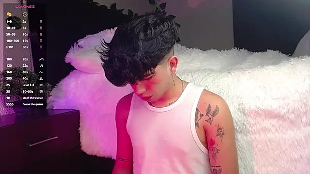 Snapshot of LyleBennett_ chatting on 03.20.25 LyleBennett online show from 03.20.25