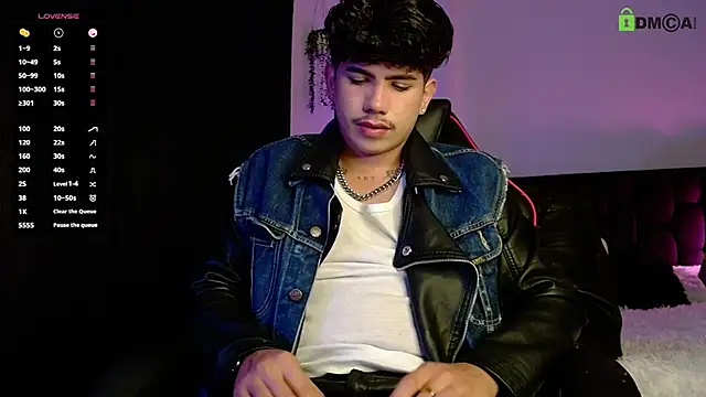 Snapshot of LyleBennett_ chatting on 09.09.25 LyleBennett online show from 09.09.25