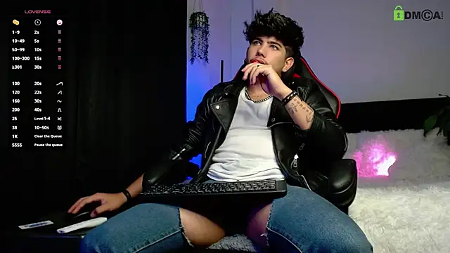 Snapshot of LyleBennett_ chatting on 09.13.25 LyleBennett online show from 09.13.25