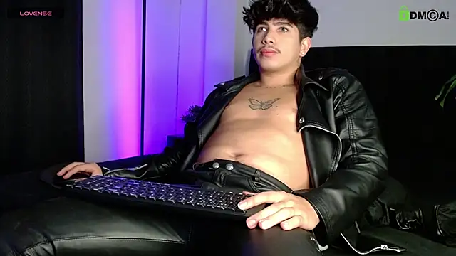 Snapshot of LyleBennett_ chatting on 09.24.25 LyleBennett online show from 09.24.25