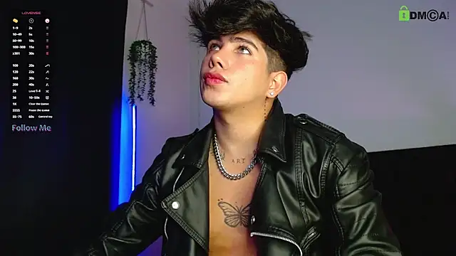 Snapshot of LyleBennett_ chatting on 10.02.25 LyleBennett online show from 10.02.25