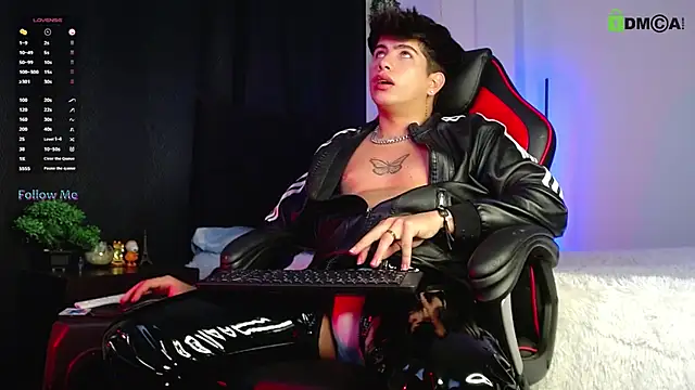 Snapshot of LyleBennett_ chatting on 10.09.25 LyleBennett online show from 10.09.25