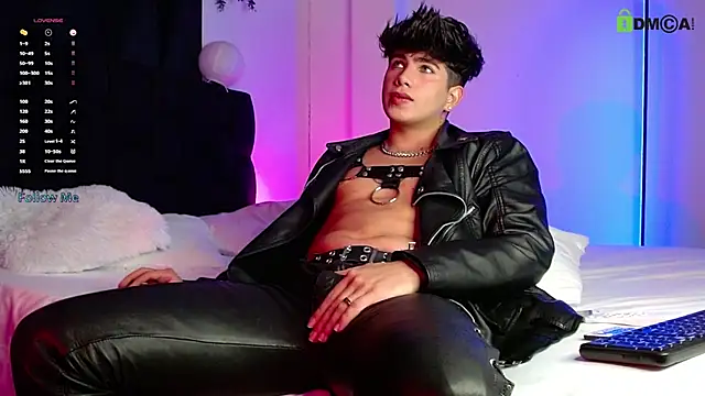 Snapshot of LyleBennett_ chatting on 10.21.25 LyleBennett online show from 10.21.25