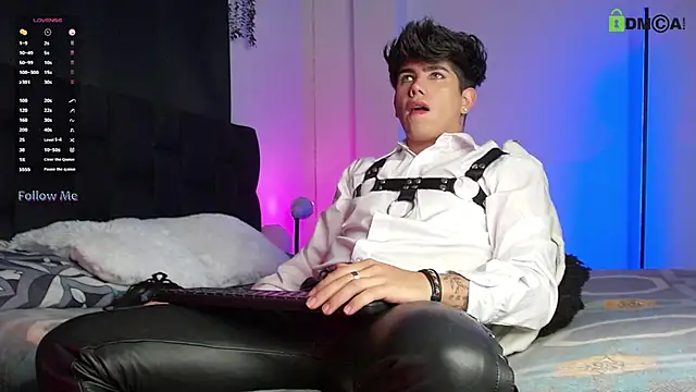 Snapshot of LyleBennett_ chatting on 10.26.25 LyleBennett online show from 10.26.25