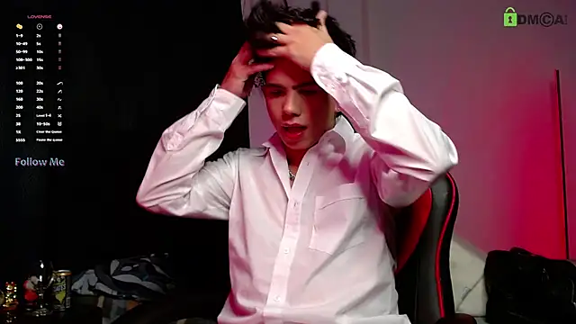 Snapshot of LyleBennett_ chatting on 10.31.25 LyleBennett online show from 10.31.25