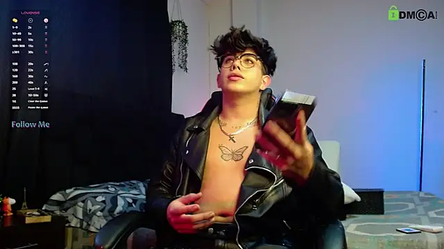 Snapshot of LyleBennett_ chatting on 11.03.25 LyleBennett online show from 11.03.25