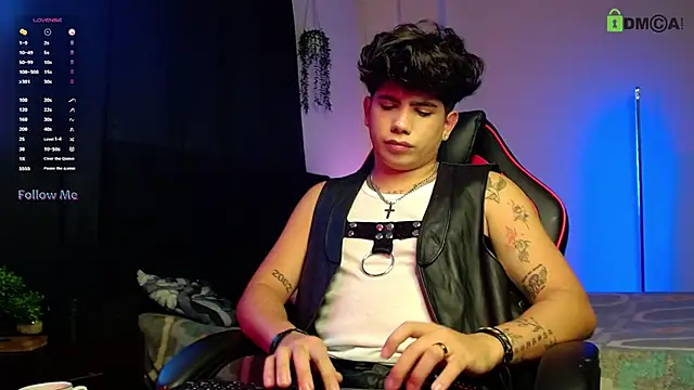 Snapshot of LyleBennett_ chatting on 11.05.25 LyleBennett online show from 11.05.25