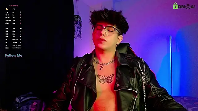 Snapshot of LyleBennett_ chatting on 11.07.25 LyleBennett online show from 11.07.25