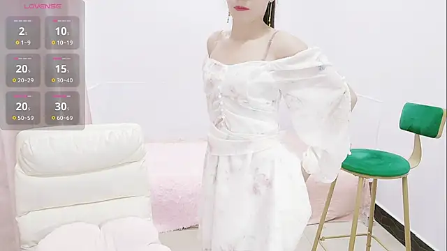 Snapshot of Mimiki-oo chatting on 12.14.24 Mimiki-oo online show from 12.14.24