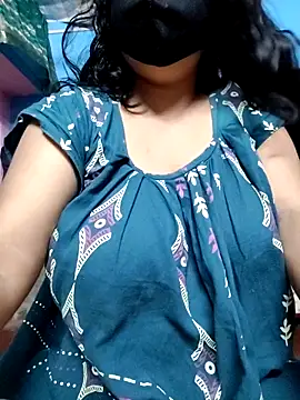 Snapshot of BERRY_00 chatting on 10.03.25 BERRY 00 online show from 10.03.25