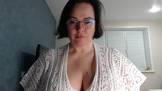 Snapshot of Nora_Star chatting on 10.31.25 Nora Star online show from 10.31.25