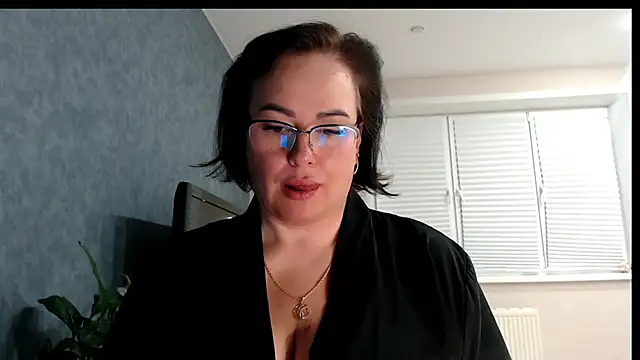 Nora Star online show from 12.20.25