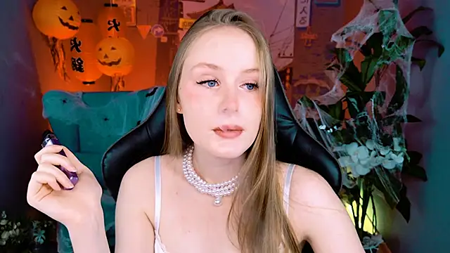 VivienLeeigh online show from 10.19.25