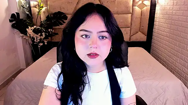 Snapshot of crimson_tati_ chatting on 06.24.26 crimson tati online show from 06.24.26