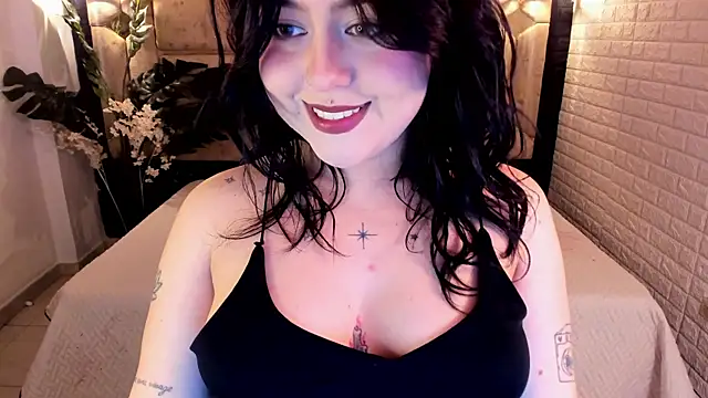 Snapshot of crimson_tati_ chatting on 07.22.26 crimson tati online show from 07.22.26