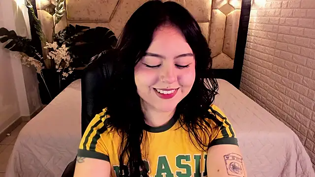 Snapshot of crimson_tati_ chatting on 07.23.26 crimson tati online show from 07.23.26