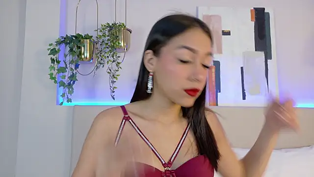 MiaOconner online show from 12.17.24