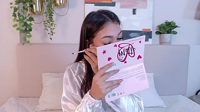 MiaOconner online show from 02.01.25