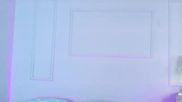 MiaOconner online show from 10.08.25