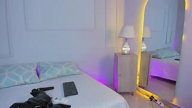 MiaOconner online show from 10.23.25