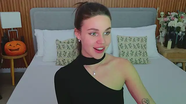 RihannaRose online show from 10.26.25