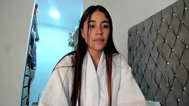 AriaMontgomery online show from 12.22.24