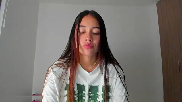 AriaMontgomery online show from 10.27.25