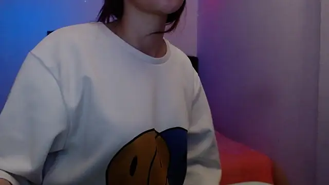 Snapshot of holy_juli chatting on 04.19.26 holy juli online show from 04.19.26