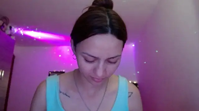 Snapshot of holy_juli chatting on 05.07.26 holy juli online show from 05.07.26