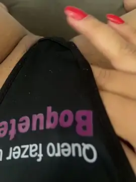 Snapshot of luara1988 chatting on 10.04.25 luara1988 online show from 10.04.25