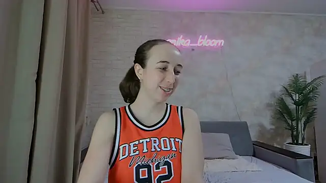 Anika bloom online show from 02.13.25