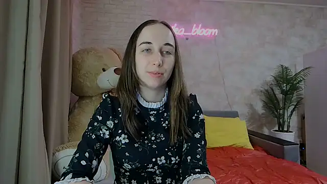 Anika bloom online show from 03.17.25
