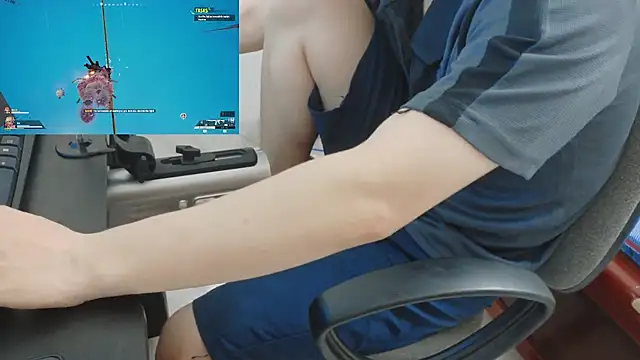 Snapshot of MIXEMKUTAKO chatting on 10.17.25 MIXEMKUTAKO online show from 10.17.25