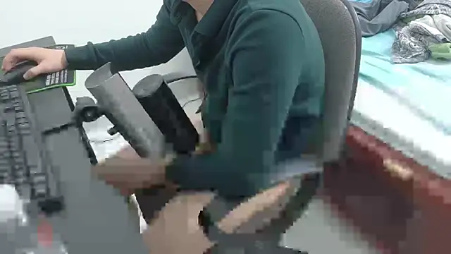 Snapshot of MIXEMKUTAKO chatting on 10.23.25 MIXEMKUTAKO online show from 10.23.25