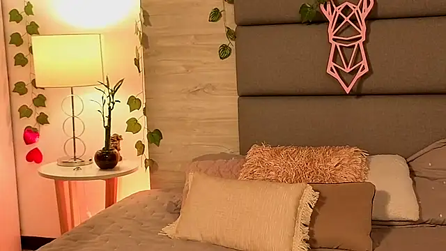 Snapshot of Lily_Miiller chatting on 10.03.25 Lily Miiller online show from 10.03.25