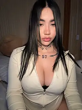 Nickiiiii online show from 11.25.25