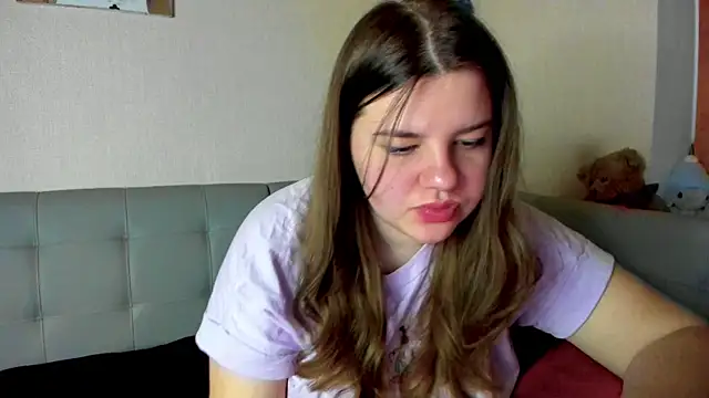 Adeellia online show from 12.04.24