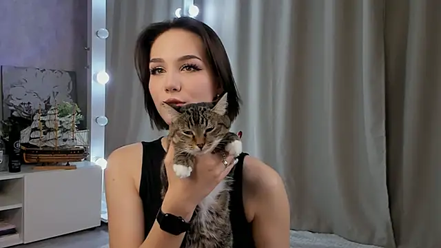 Tate Angel online show from 10.11.25