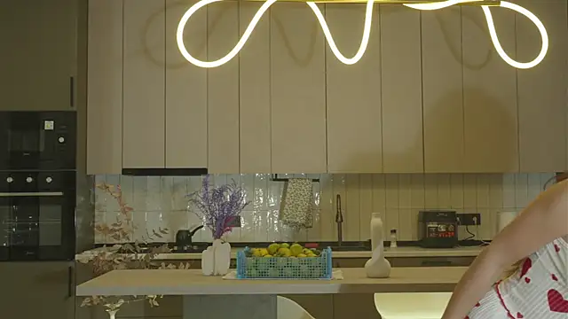 whisper of love online show from 10.28.25