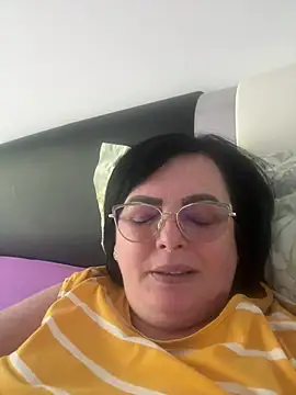Amandamuller1982 online show from 12.24.24